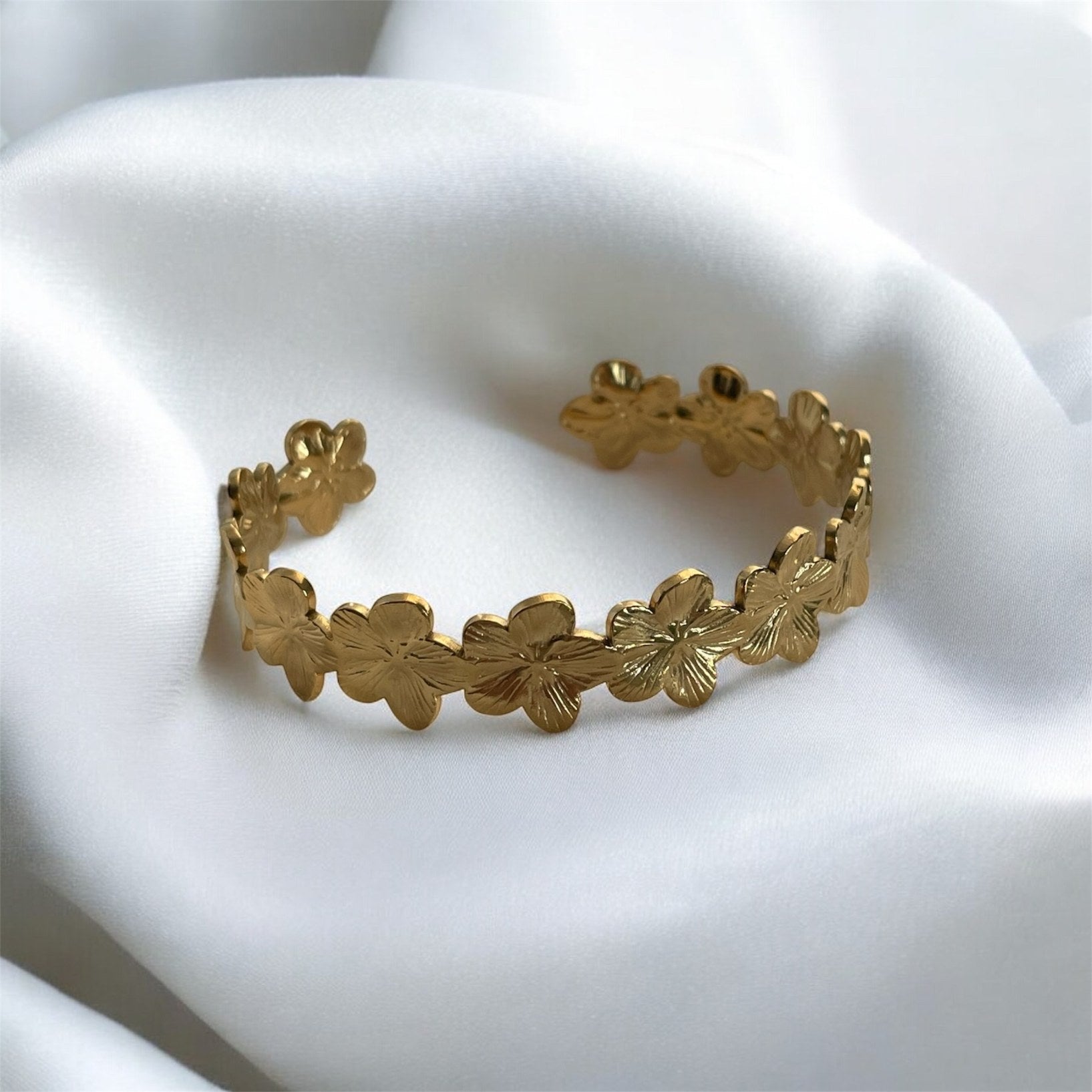 Bracelet manchette Renouvellement