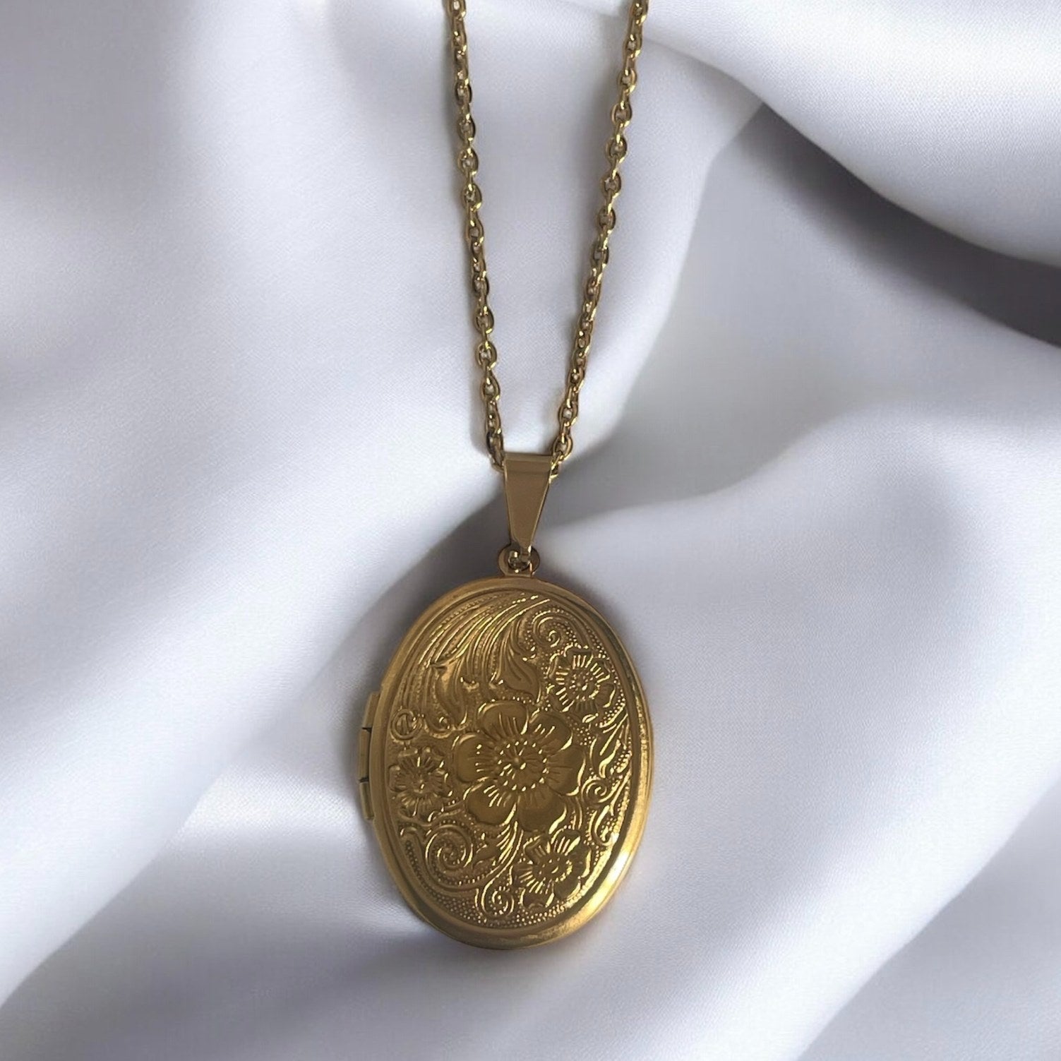 Collier médaillon ouvrable Essence